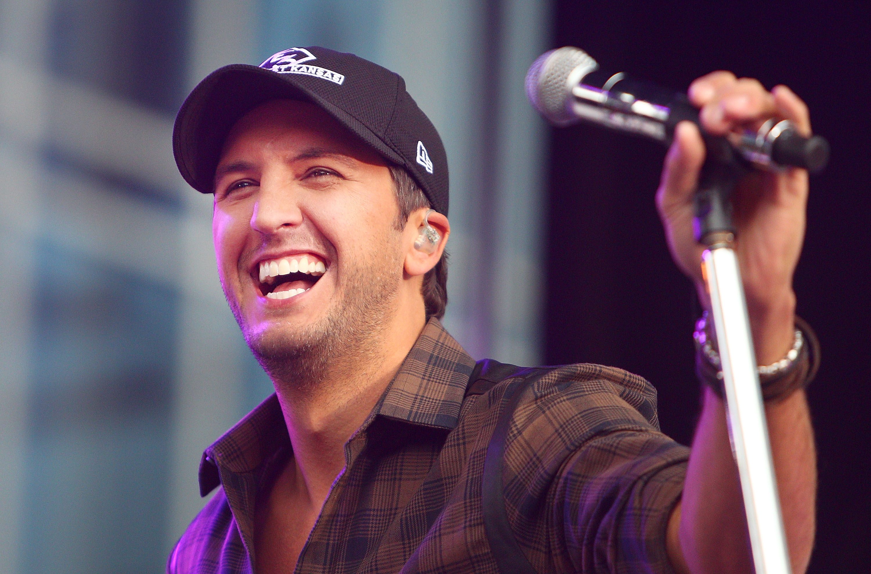 NASHVILLE, TN - NOVEMBER 06:  Luke Bryan performs on ABC