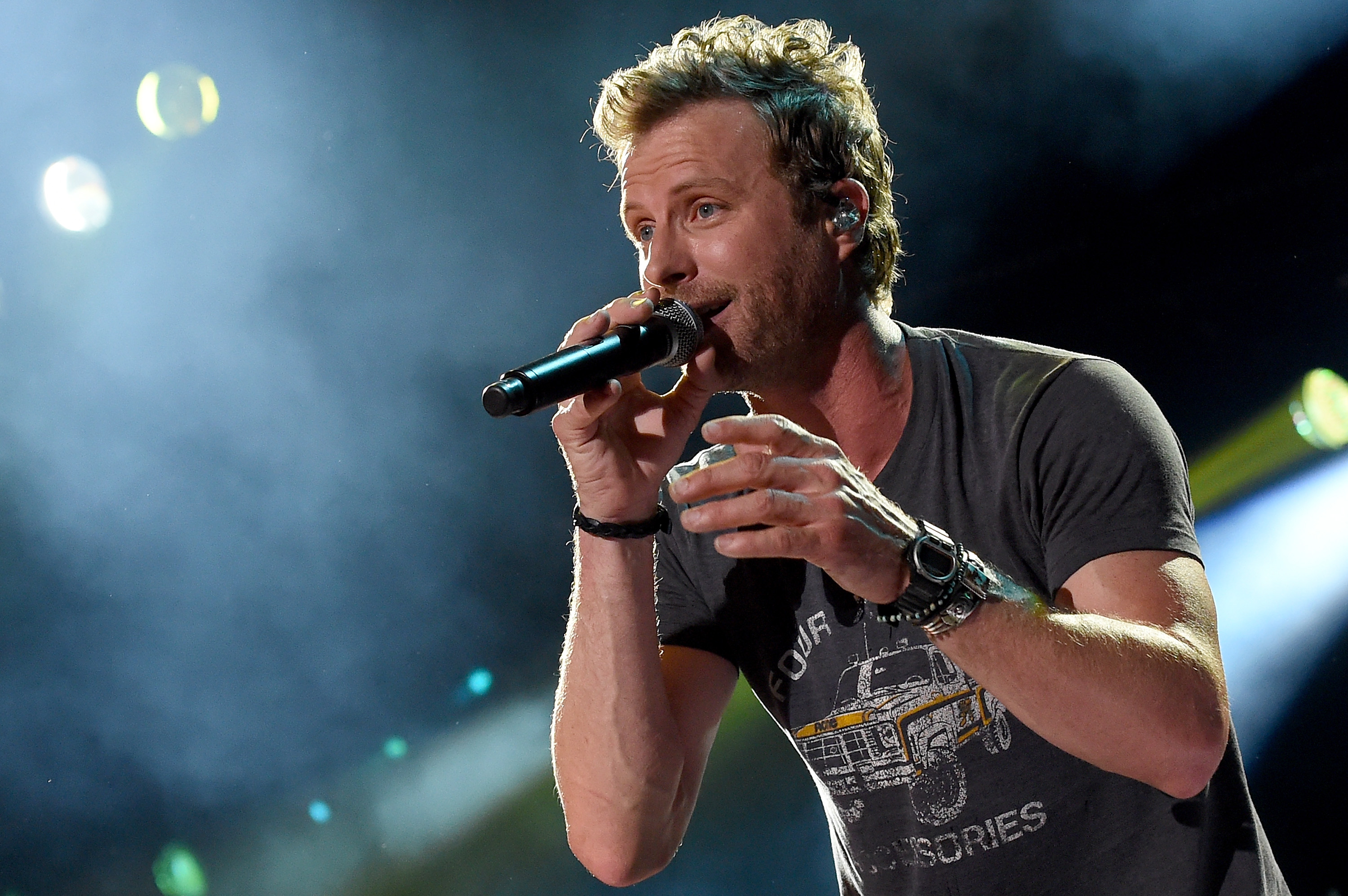 NASHVILLE, TN - JUNE 09:  Singer Dierks Bentley performs onstage during 2016 CMA Festival - Day 1 at Nissan Stadium on June 9, 2016 in Nashville, Tennessee.  (Photo by Rick Diamond/Getty Images)