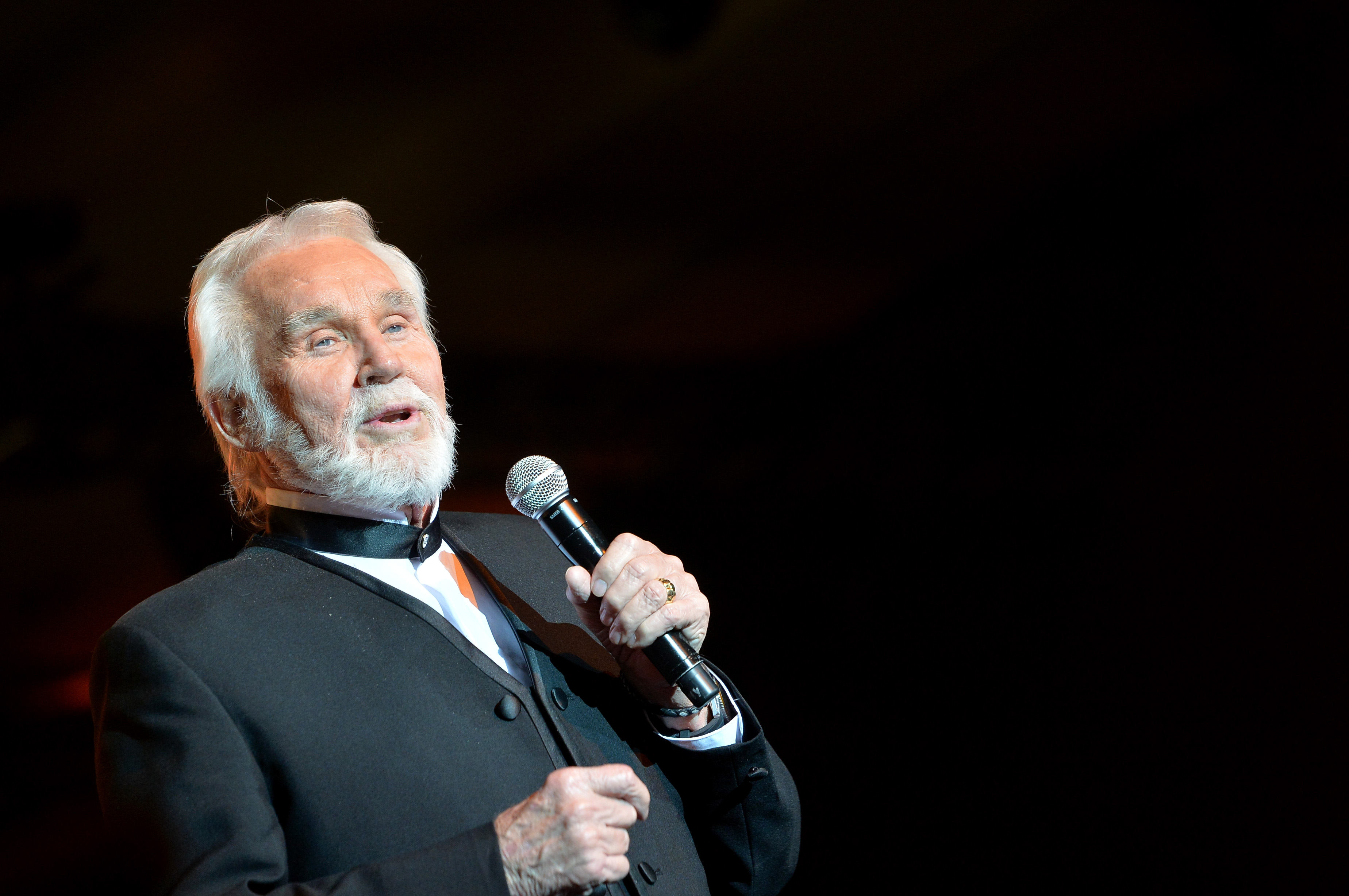 PHOENIX, AZ - APRIL 12:  Singer Kenny Rogers performs onstage during Muhammad Ali
