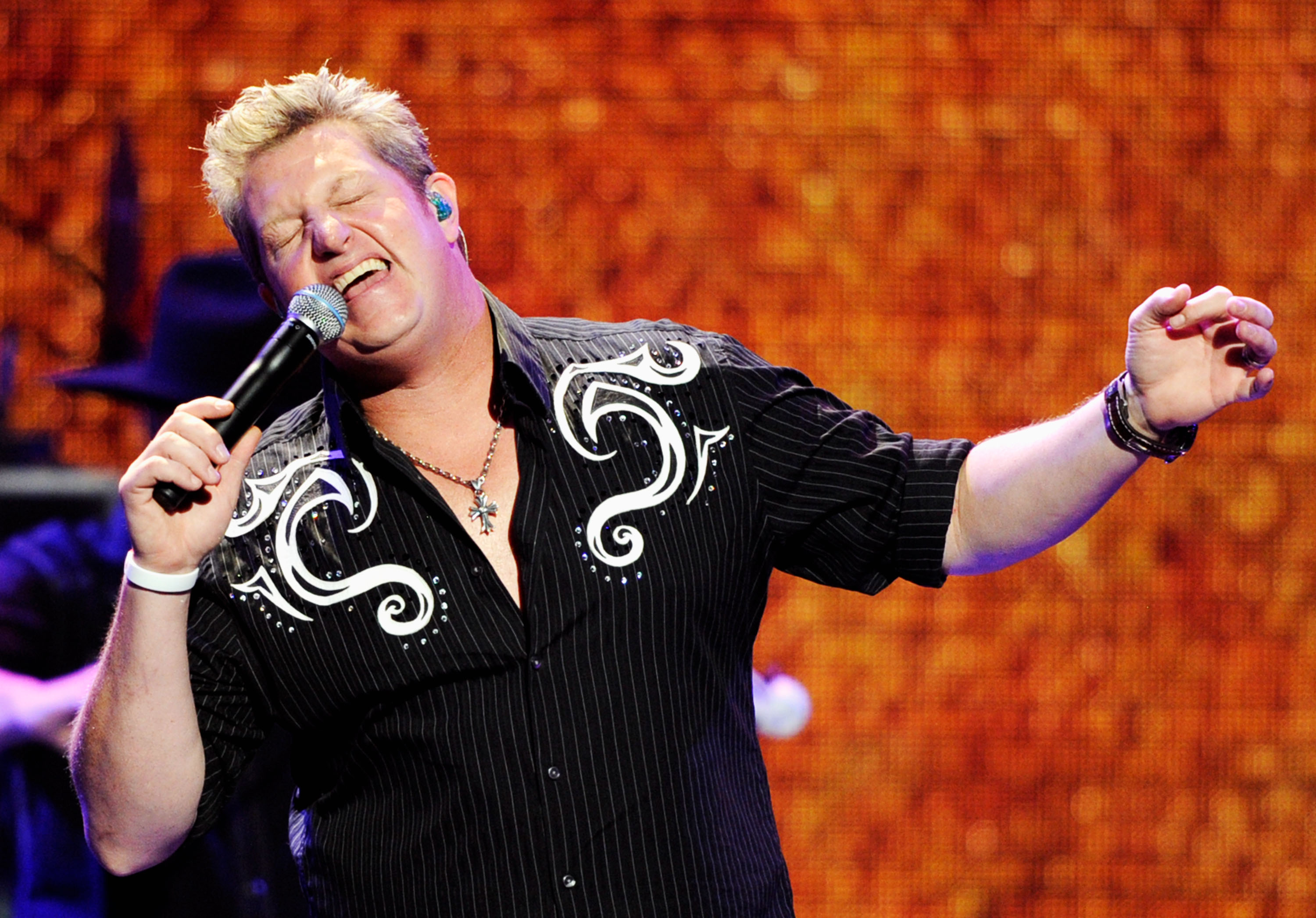 LAS VEGAS, NV - SEPTEMBER 24:  Singer Gary LeVox of the band Rascal Flatts performs onstage at the iHeartRadio Music Festival held at the MGM Grand Garden Arena on September 24, 2011 in Las Vegas, Nevada.  (Photo by Ethan Miller/Getty Images for Clear Channel)