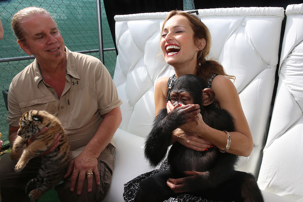 Fun and Fit as a Family sponsored by Carnival featuring Goya Kidz Kitchen hosted by Robert Irvine - Food Network South Beach Wine & Food Festival