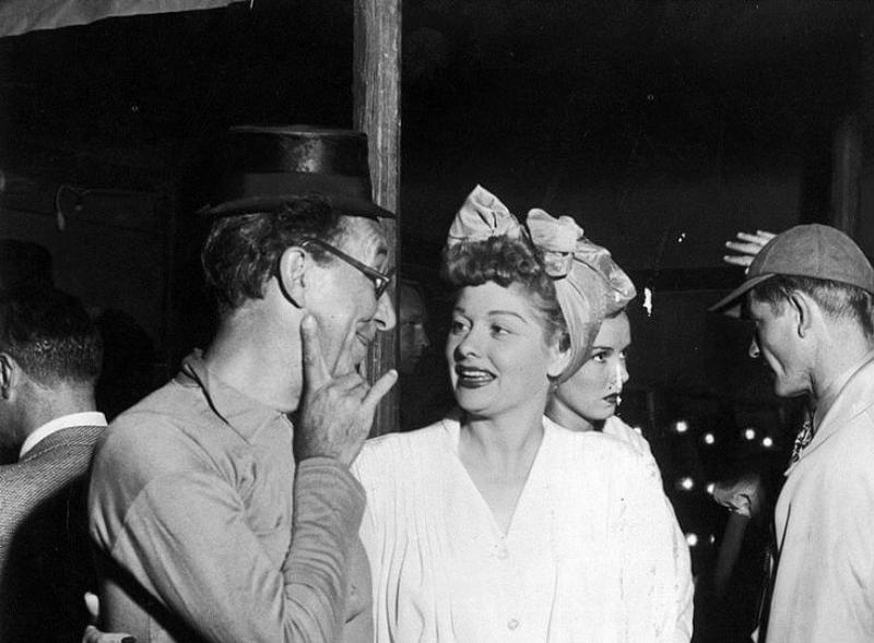 28e4a915f64aa7d65a02545cfc86c398-ed-wynn-desi-arnaz-61418-85581.jpg