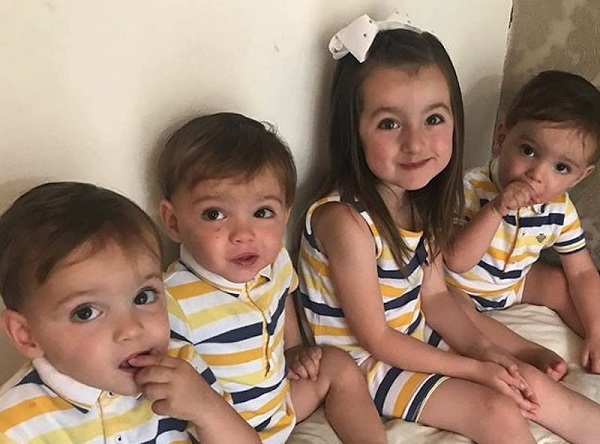 40 Trillizos Idénticos 11