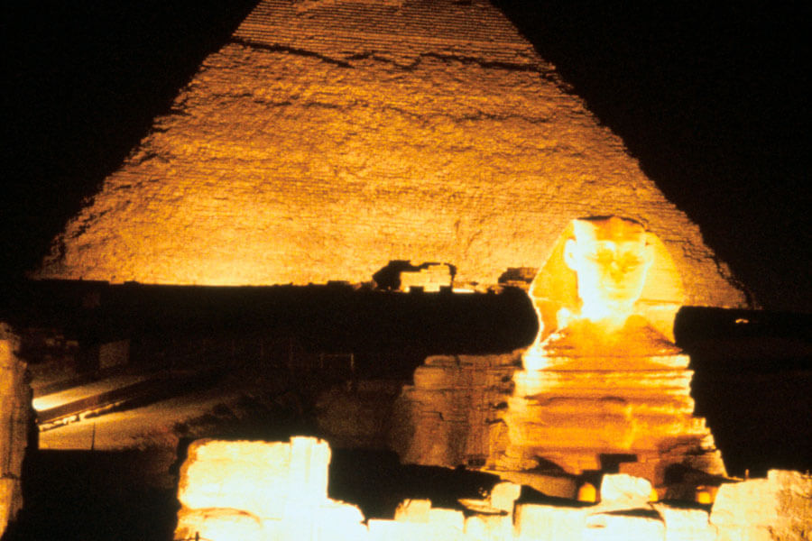 great-pyramid-lit-up-in-the-night-sky-27681-18753.jpg