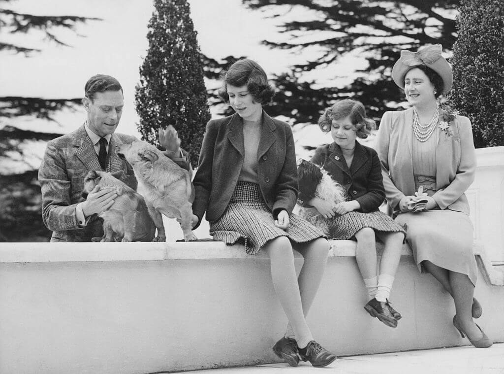 royal-family-1940-39643-82875.jpg