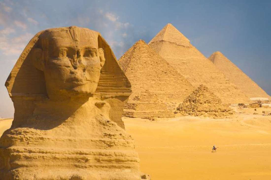 sphinx-pyramids-93672-34507.jpg