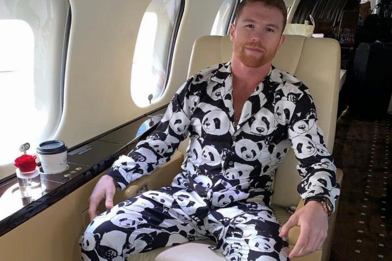 canelo-plane-panda-outfit
