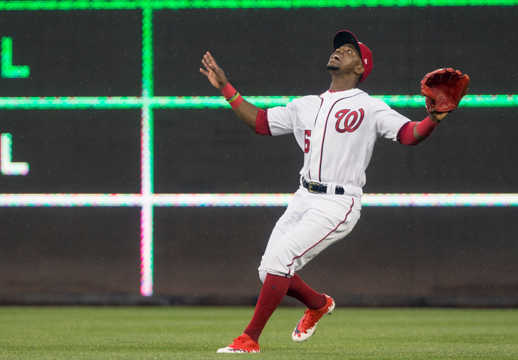 Center Fielder Calls For Ball 