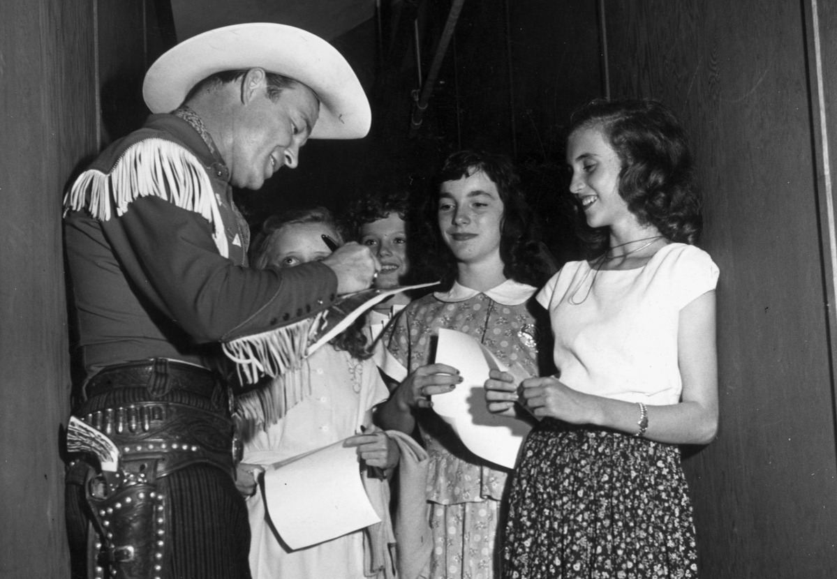 roy rogers signs autographs for young fans