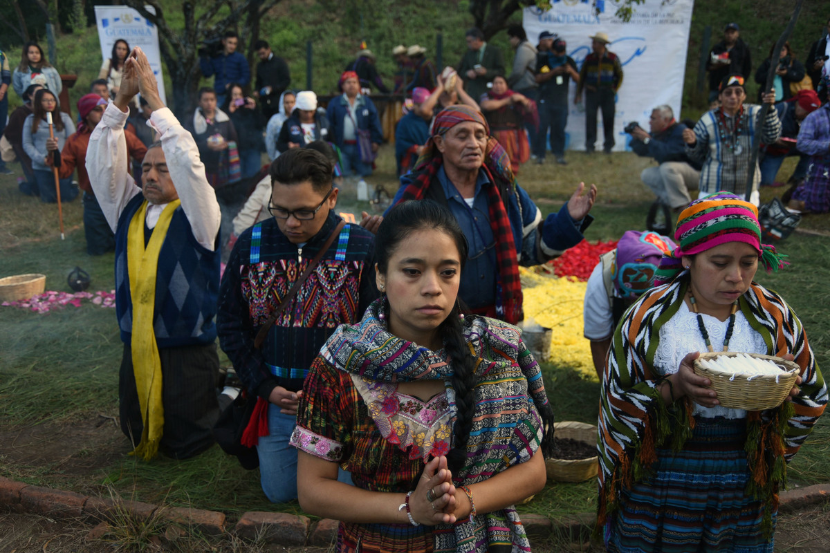 Mayan indigenous people celebrate a ceremony marking the 21st anniversary of the signing of the peace in Guatemala after 36 years of civil armed conflict.