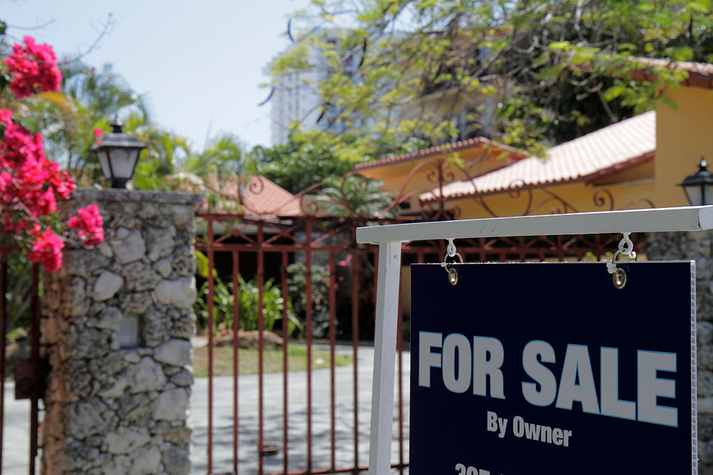 Buying Homes -630047924