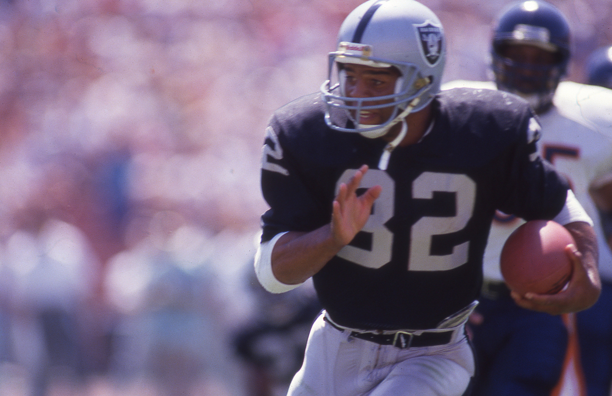 Chicago Bears v Los Angeles Raiders Chicago Bears v Los Angeles Raiders