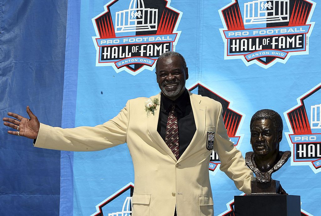 Rayfield Wright-71592785 CANTON, OH - AUGUST 05: Rayfield Wright of the Dallas Cowboys poses with his bust after his induction during the Class of 2006 Pro Football Hall of Fame Enshrinement Ceremony at Fawcett Stadium on August 5, 2006 in Canton, Ohio.