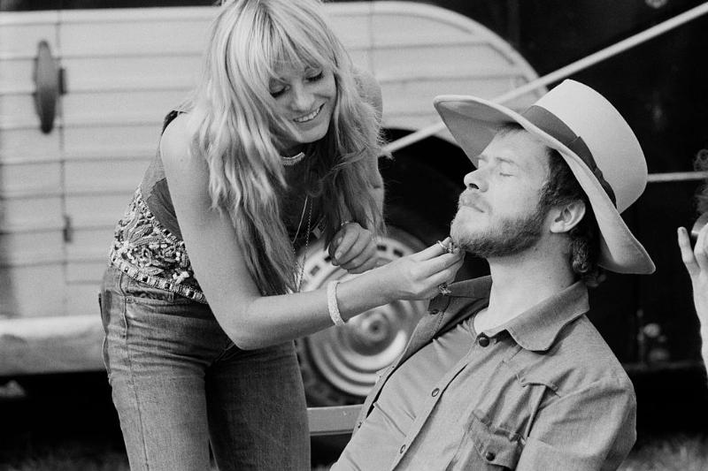 Baldry having his beard trimmed by a woman 