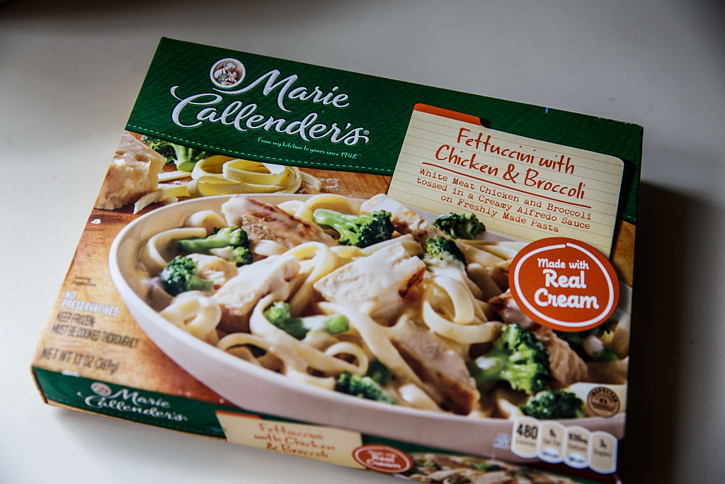a marie callender's fettuccine with chicken and broccoli frozen meal