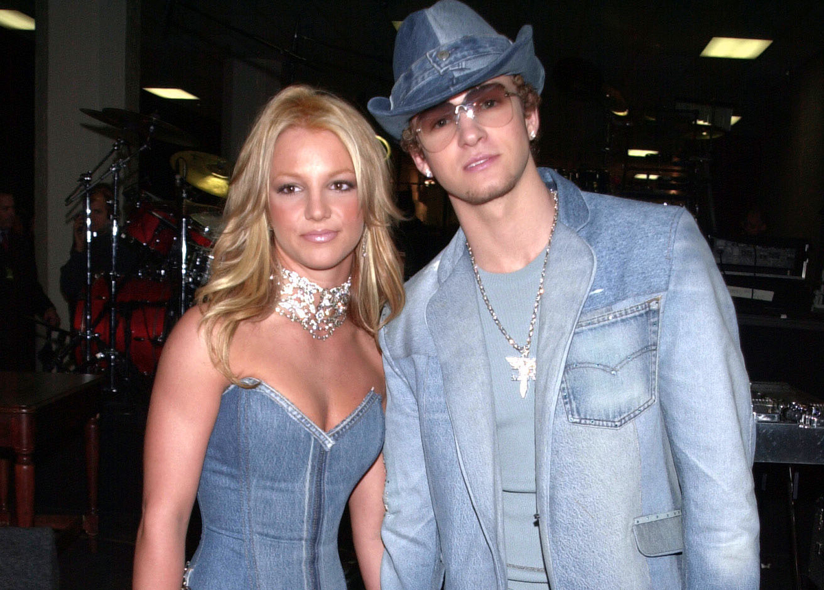 Britney Spears and Justin Timberlake wear entire outfits of denim to the American Music Awards.
