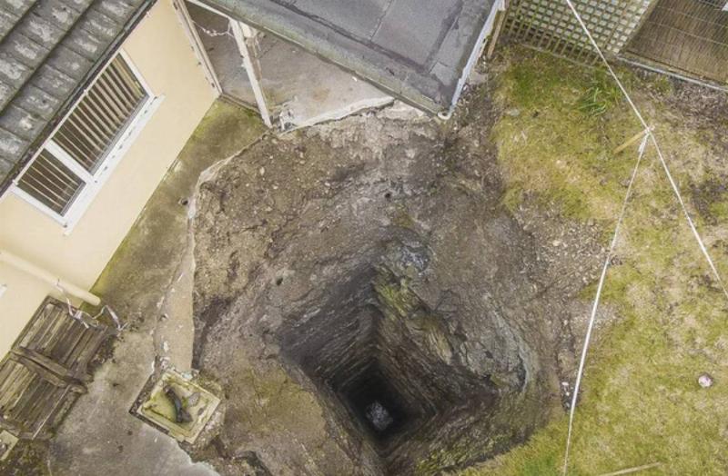 square shaped hole in ground goes hundreds of feet deep