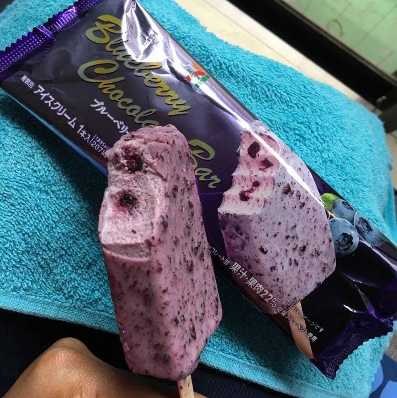 an ice cream bar that looks like the picture