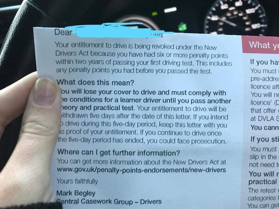 driving while taking photo about license