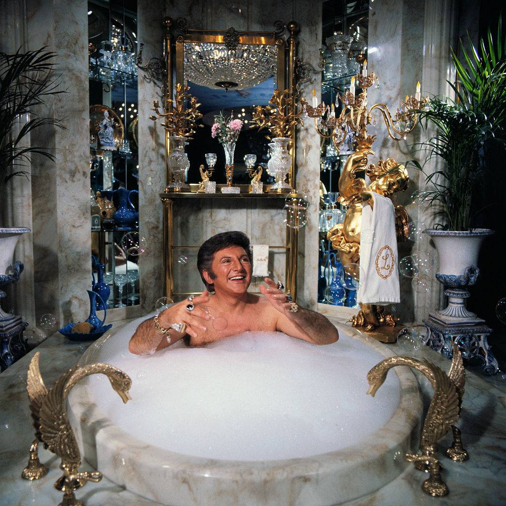 liberace taking a bath
