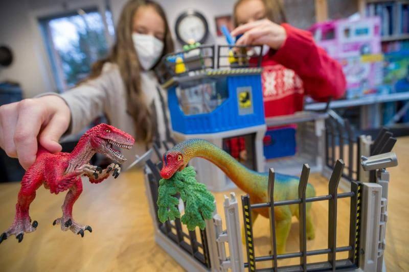 annual-pk-of-the-toy-industry.-70527