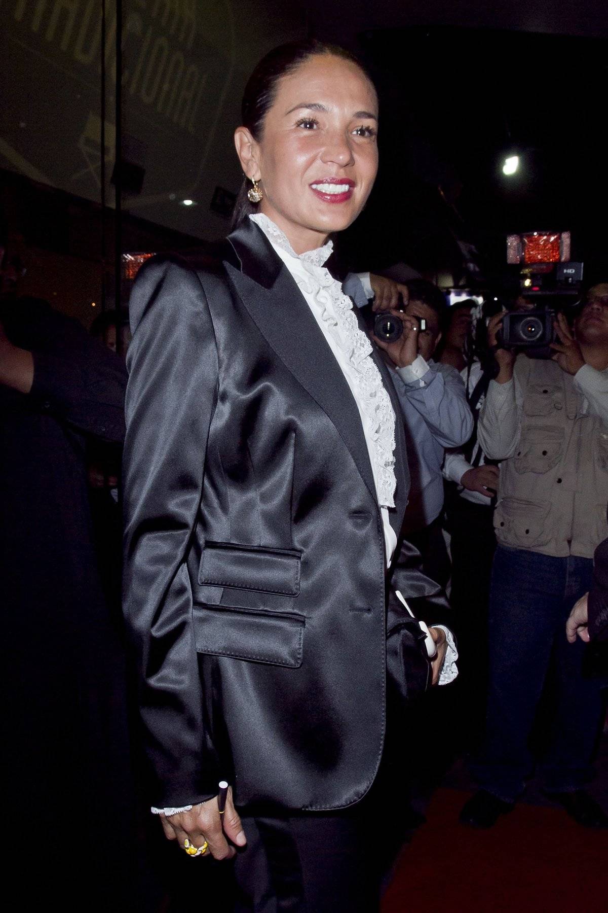 fgb-yolanda-andrade-black-suit