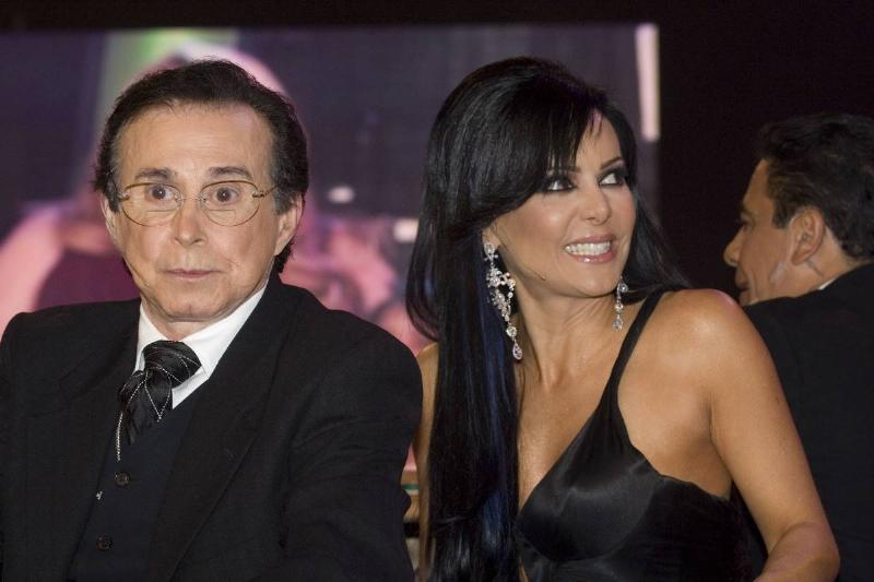 gbu-maribel-guardia-teleton-2006-cheesing