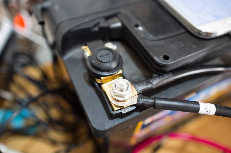 solar-battery-terminal.-69598