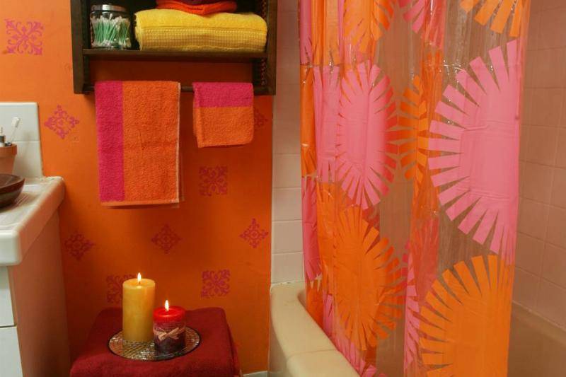 this-bathroom-went-from-functional-to-fun-with-a-mod-take-on-moroccan.-one-gallon-of-benjamin-moore.-21066