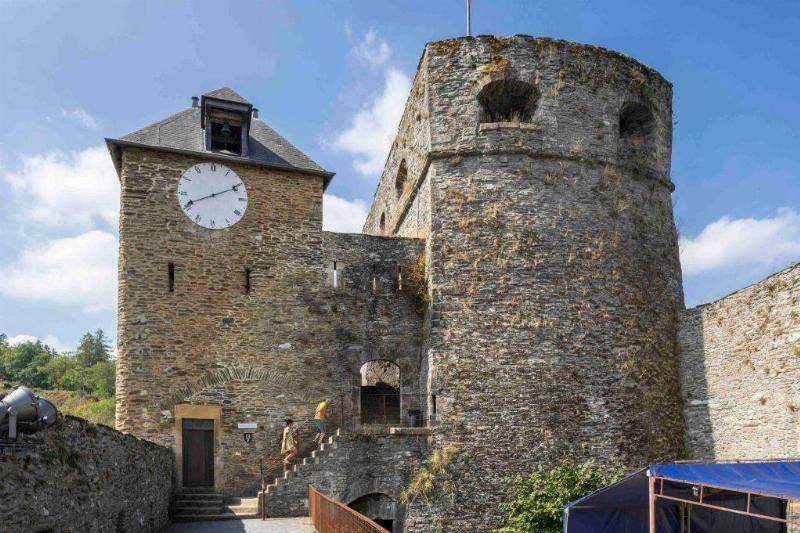 Bossed Stones Diffused The Power Of Fired Rocks