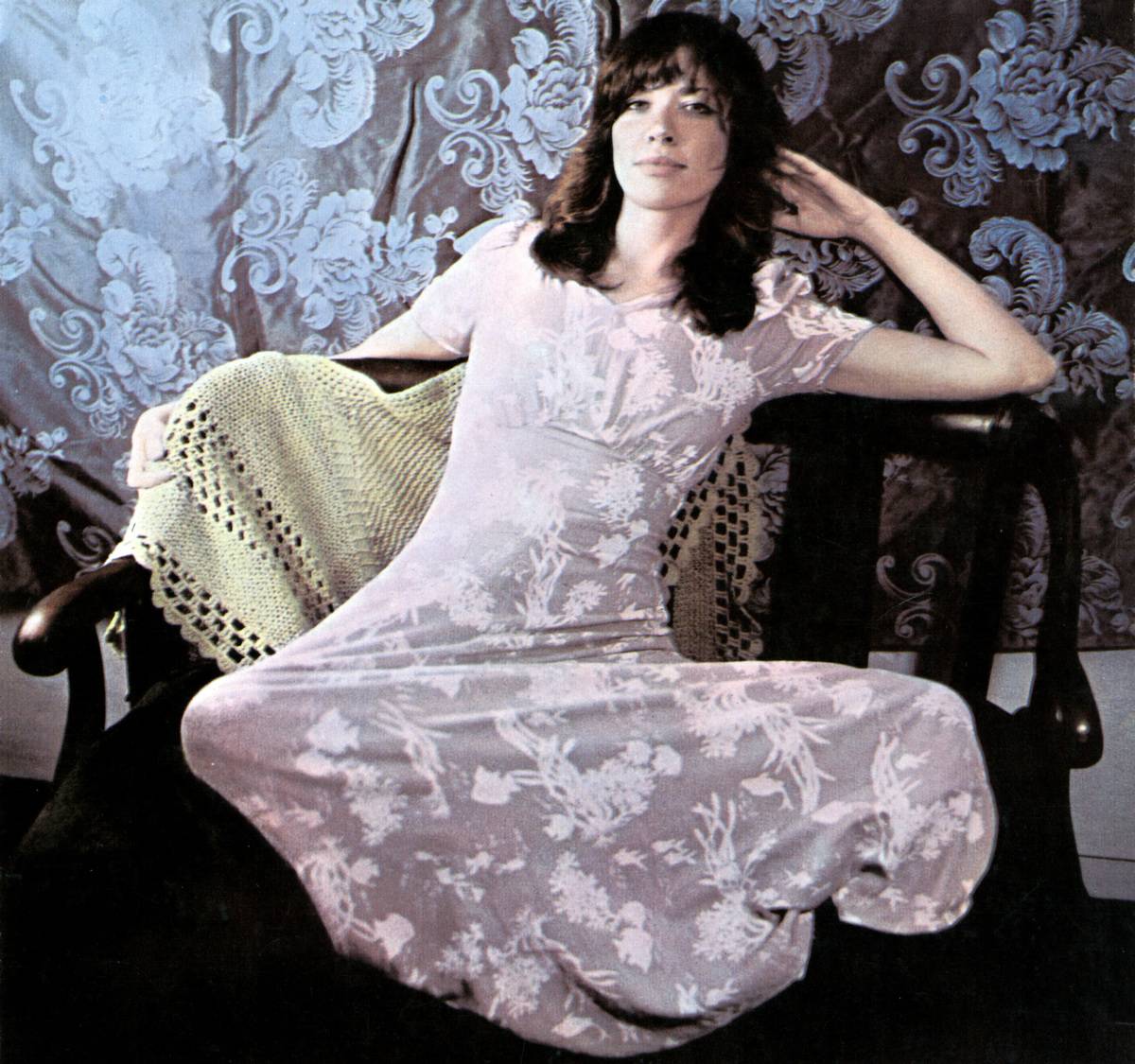 Carly Simon posed on a chair circa 1971.