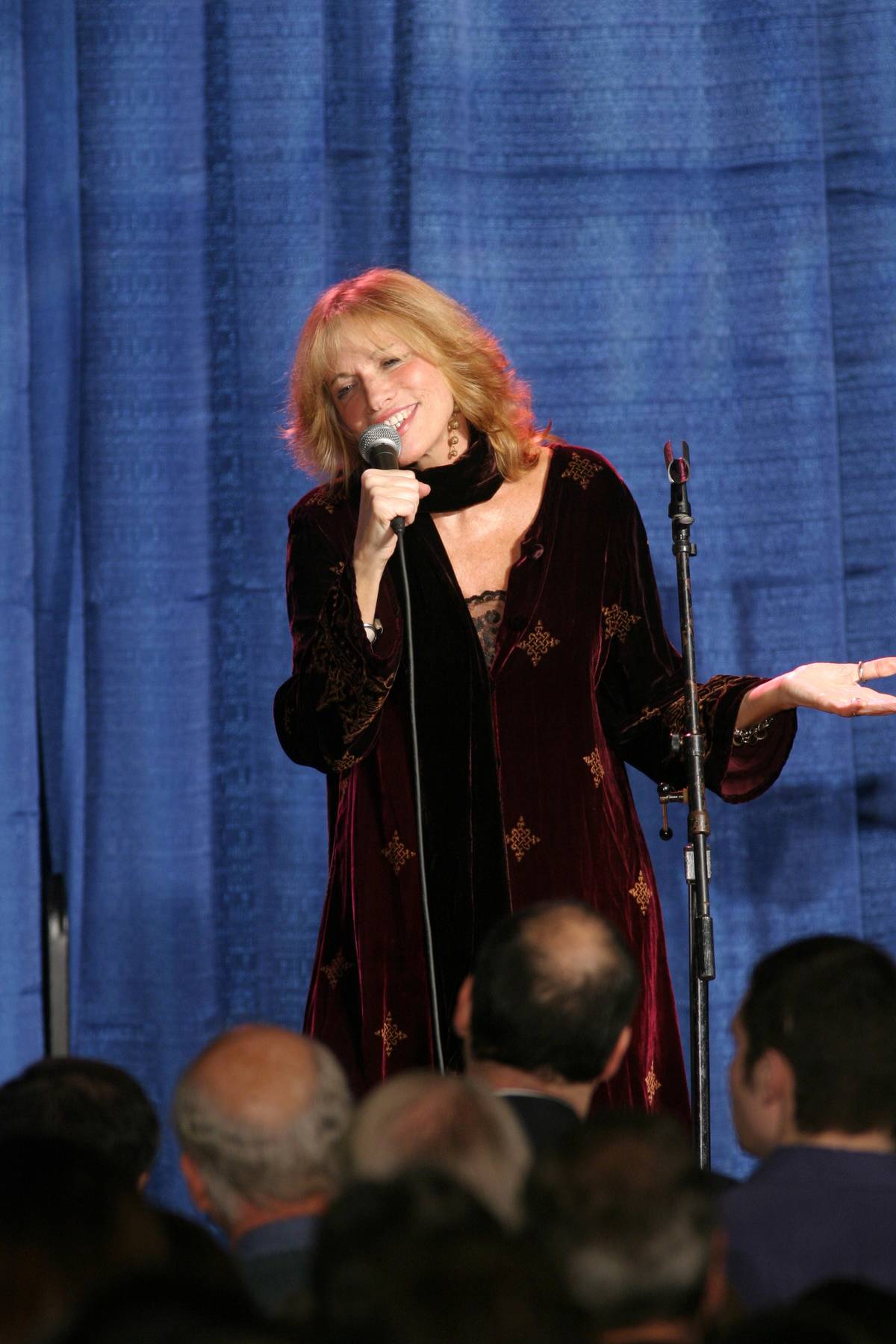 Carly-Simon-Performing