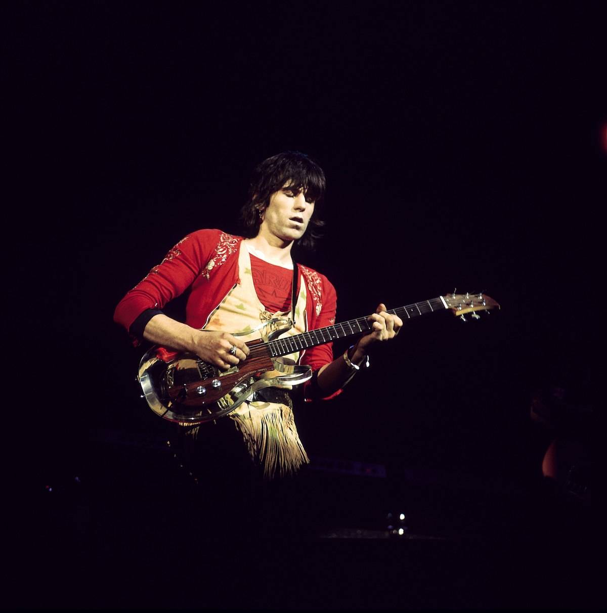 Keith Richards playing an Ampeg Dan Armstrong guitar.