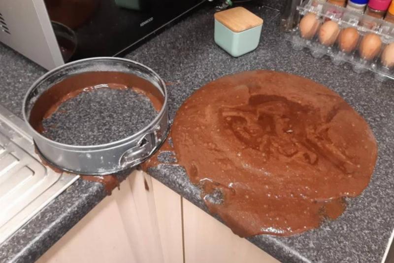 cake completely melted mess when the tin sides are removed
