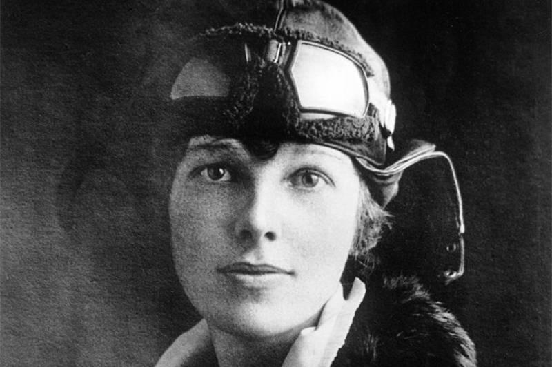 amelia earhart wearing her flying outfit