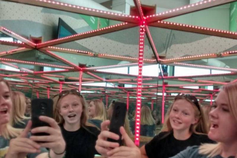 reflection face doesn't match real face 