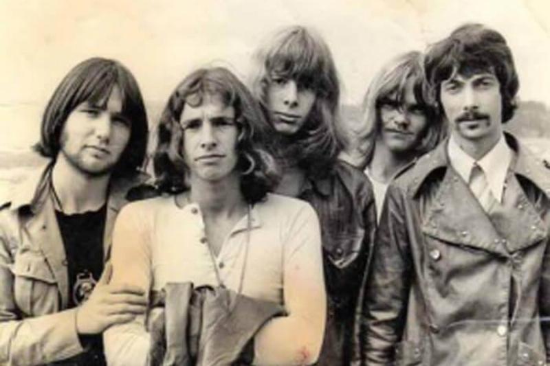 293px-Steam1969-80906-60677