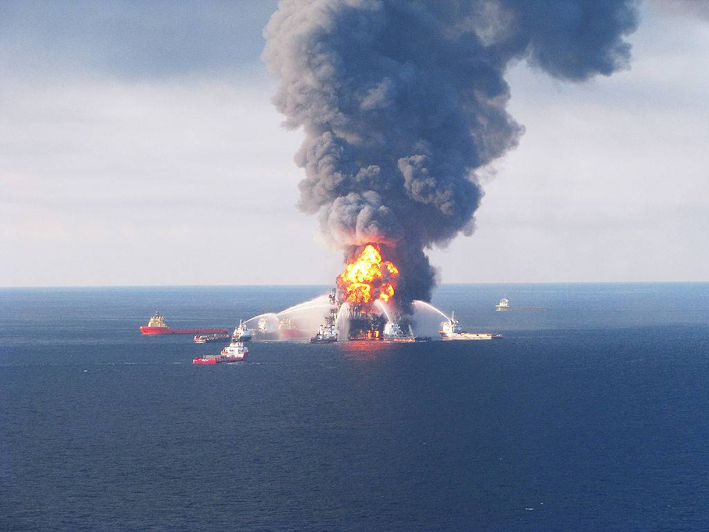 Picture of an oil rig 