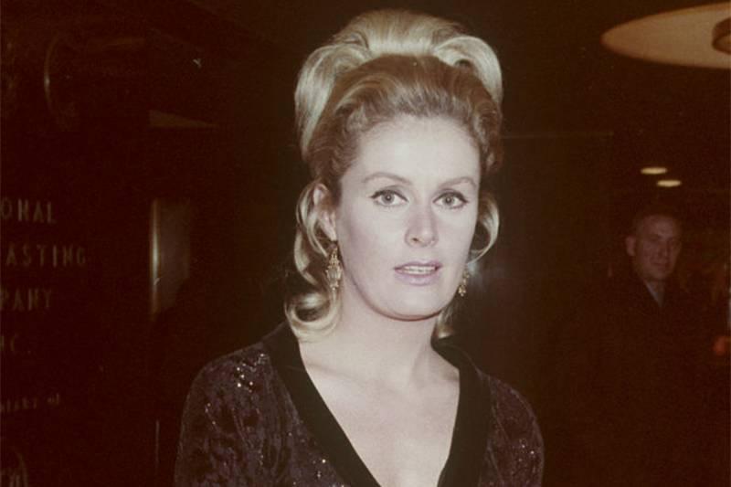 diana hyland in a photo