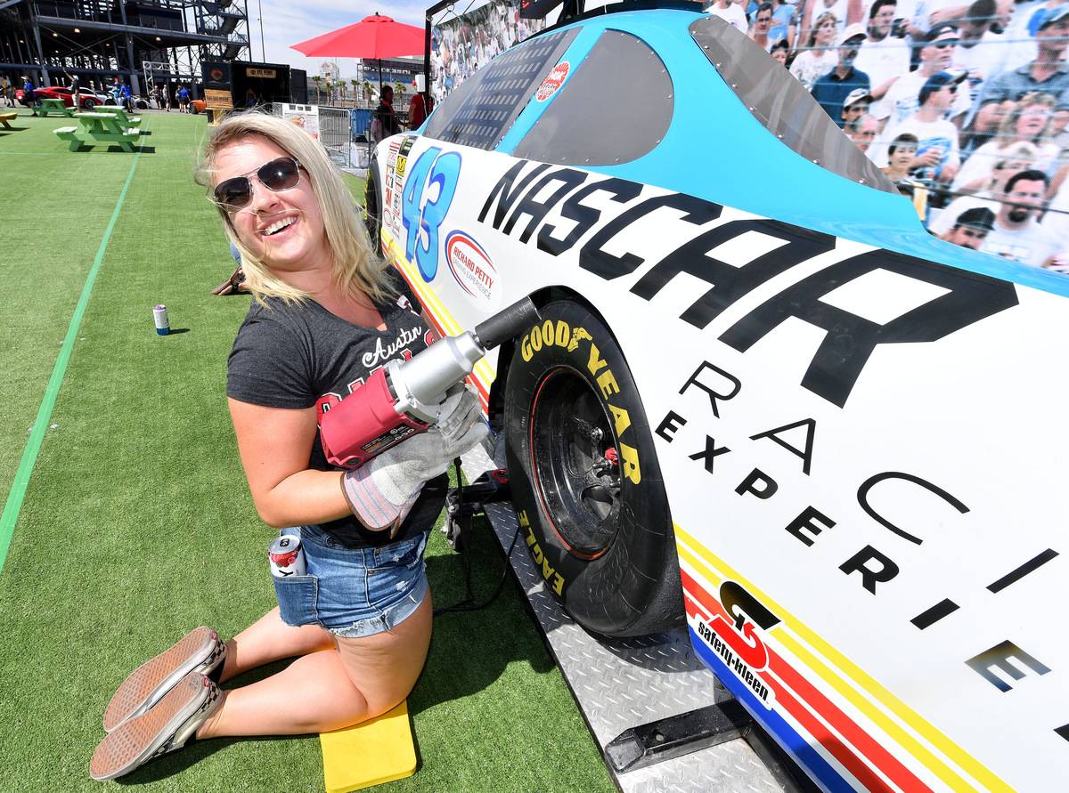 AUTO: SEP 15 Monster Energy NASCAR Cup Series - South Point 400