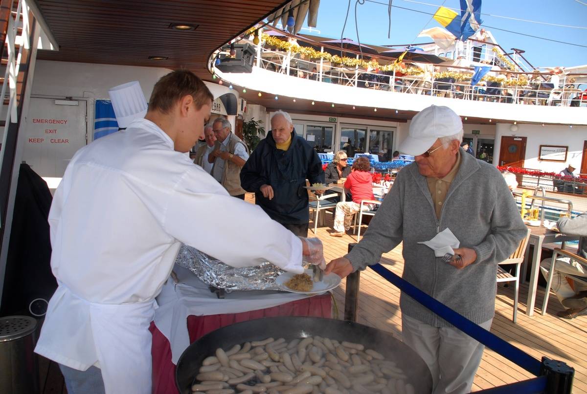 cruise buffet