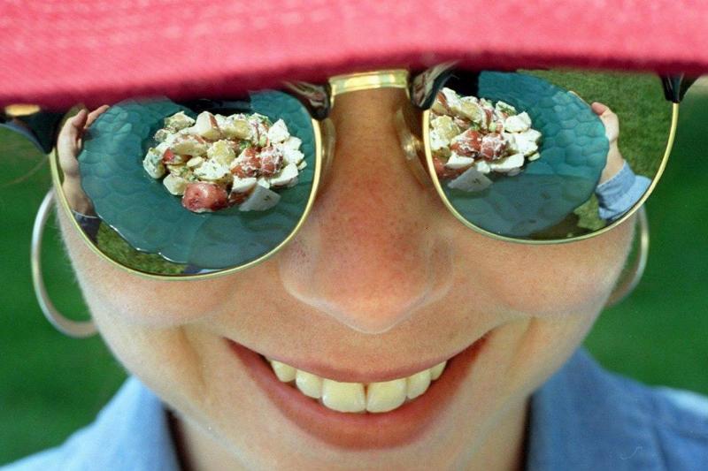 SUMMER 6-18c/C/09JUN97/FD/MACOR Summer Survival Foods. 