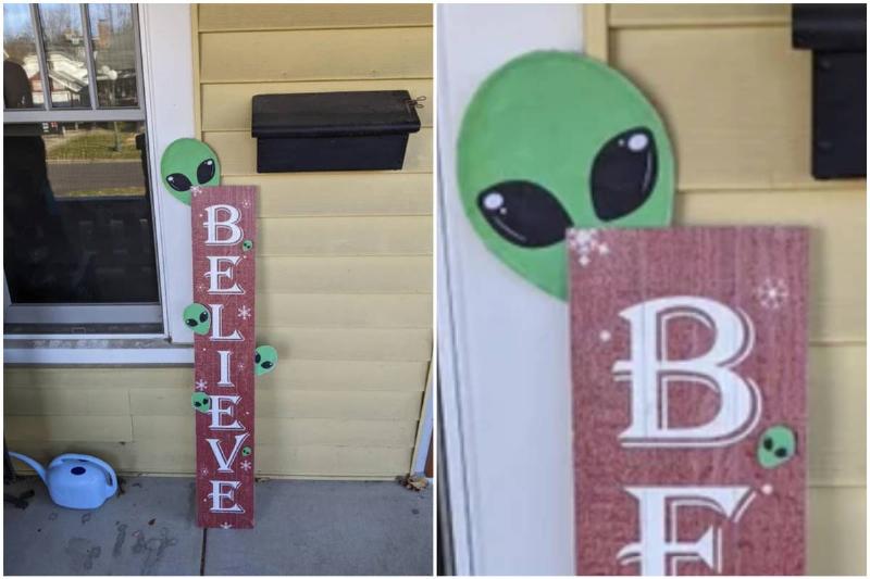 Christmas sign saying 