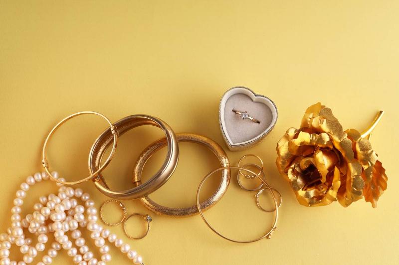 gold-jewelry-rings-2022-12-15-18-54-54-utc