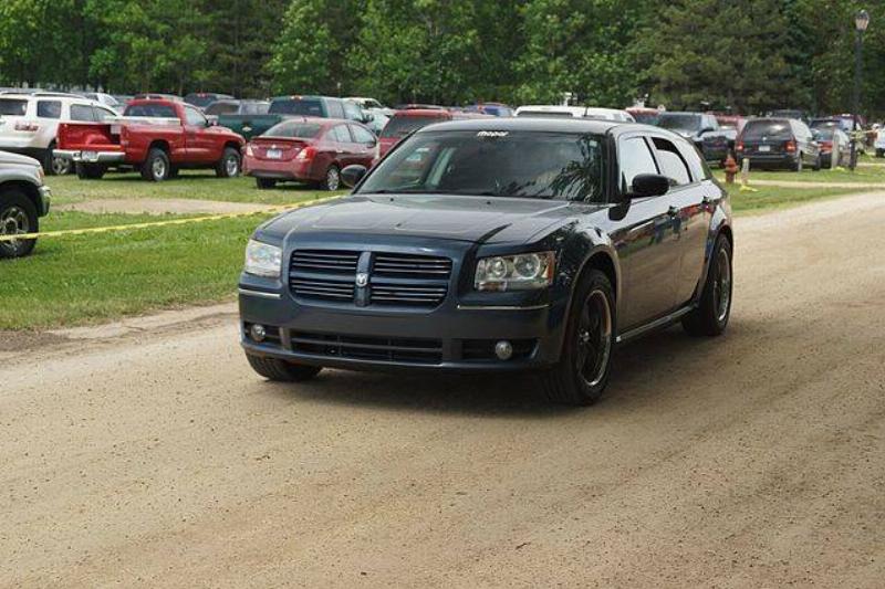 2008_Dodge_Magnum_(34302279404)