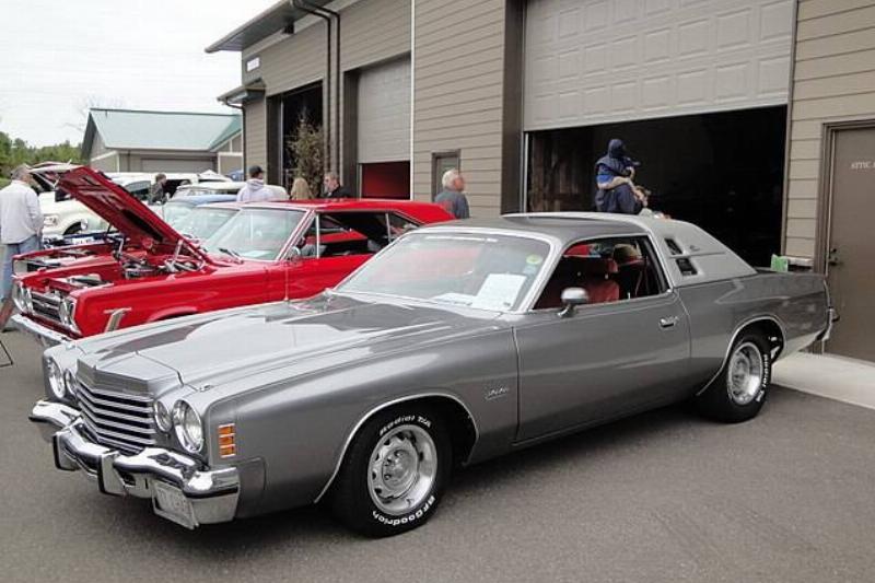 640px-77_Dodge_Charger_Midnight_Special_(6170865501)