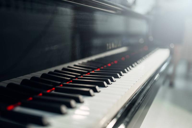 grand-piano-keys-closeup-nobody-2021-08-26-16-26-44-utc