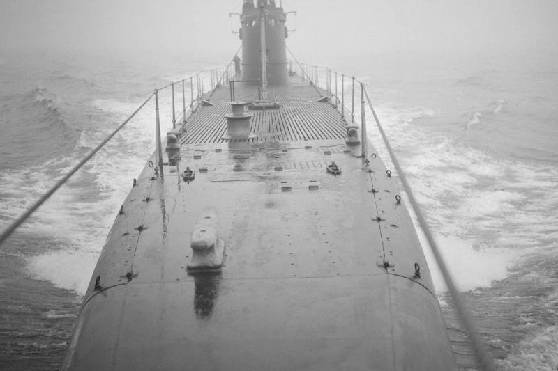 This is a view of the deck and gunning tower of a new U.S. Navy submarine, as she cruised off the New England coast.
