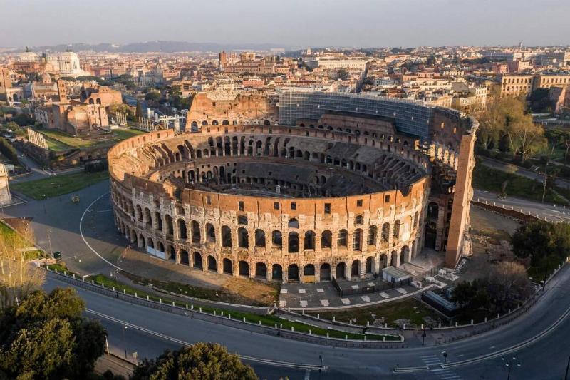 TOPSHOT-ITALY-HEALTH-VIRUS-ROME-AERIAL
