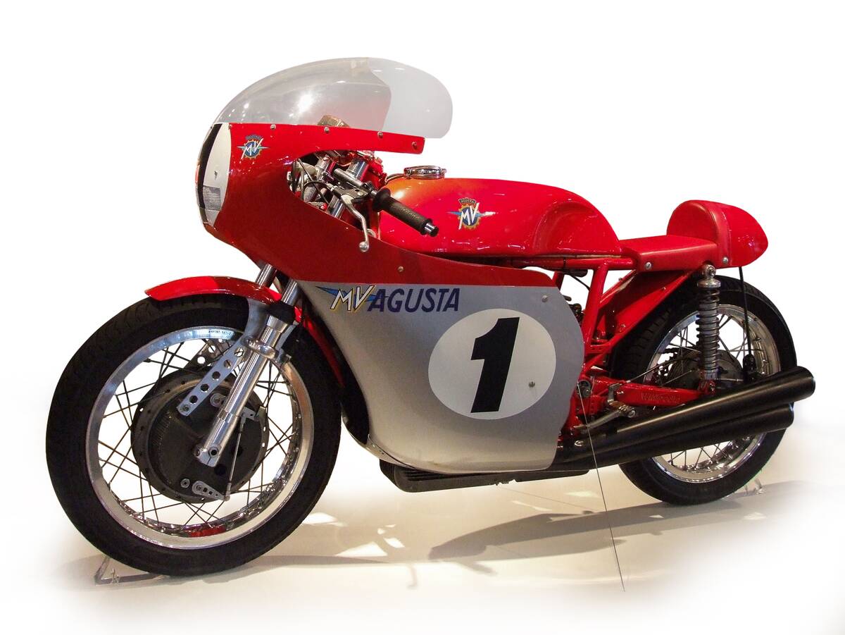 MV_Agusta_500-3_1967_Barber_noBG